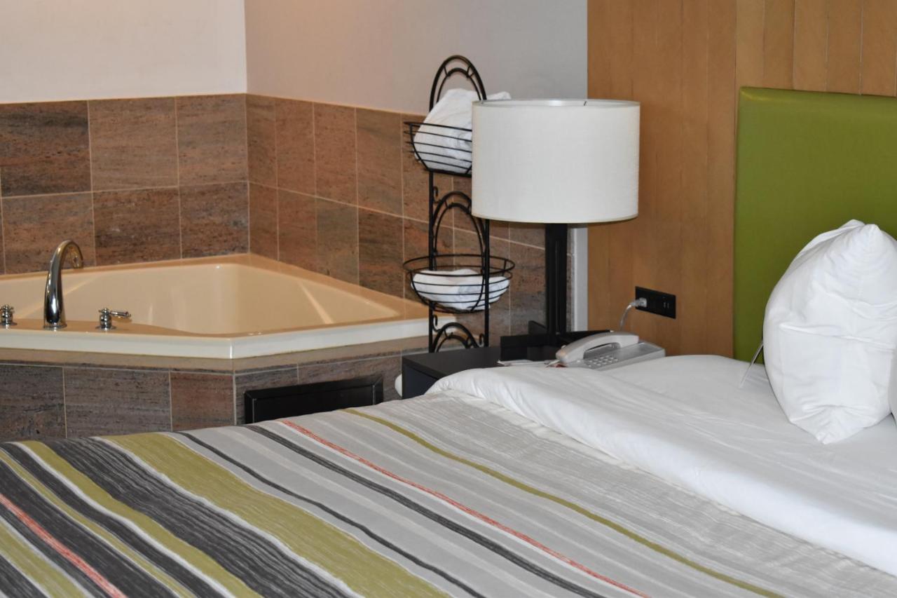 King Studio Suite with Whirlpool - Non-Smoking at Country Inn & Suites by Radisson, Hagerstown, MD