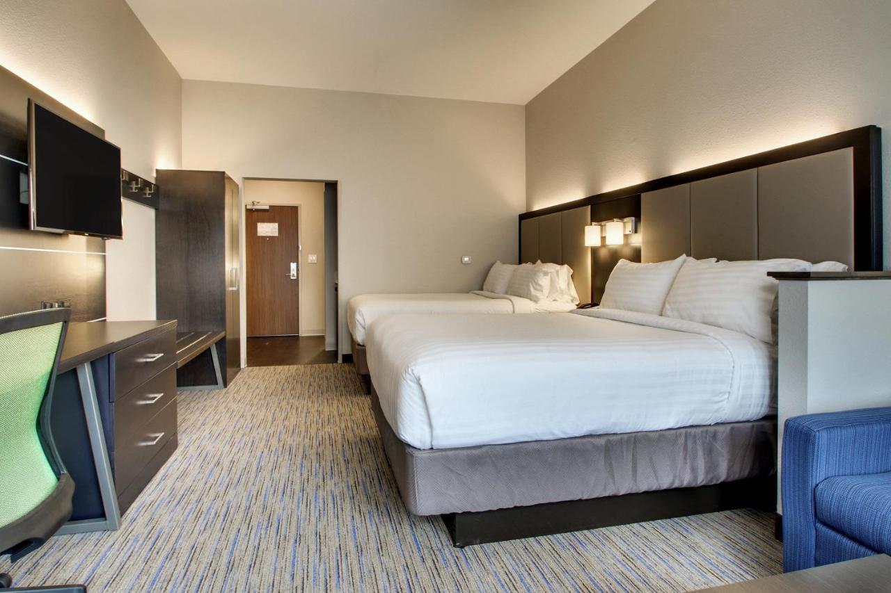 Queen Room with Two Queen Beds at Holiday Inn Express & Suites Charleston NE Mt Pleasant US17 by IHG