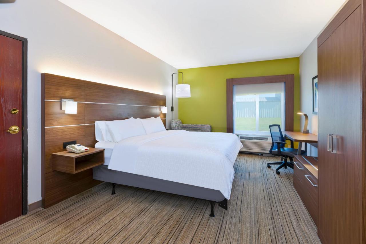 King Room at Holiday Inn Express & Suites Three Rivers, an IHG Hotel