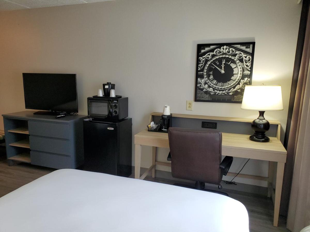 Queen Room with Two Queen Beds - Non-Smoking at Country Inn & Suites by Radisson, Buford at Mall of Georgia, GA