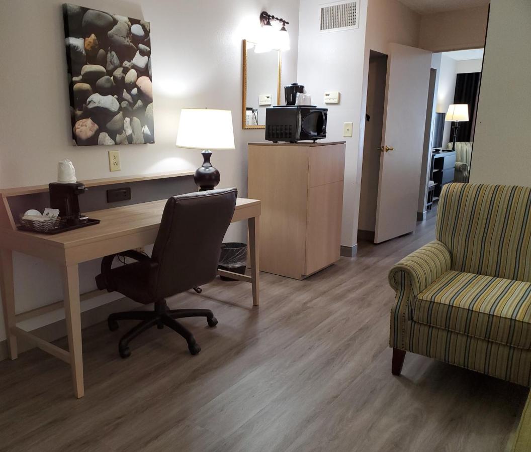 One-Bedroom King Suite - Non-Smoking at Country Inn & Suites by Radisson, Buford at Mall of Georgia, GA