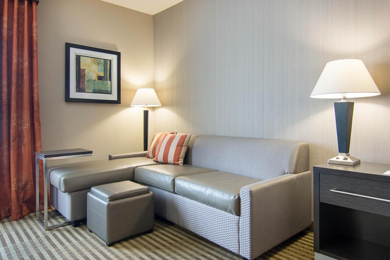 King Room with Sofa Bed - Non-Smoking at Comfort Inn Camden