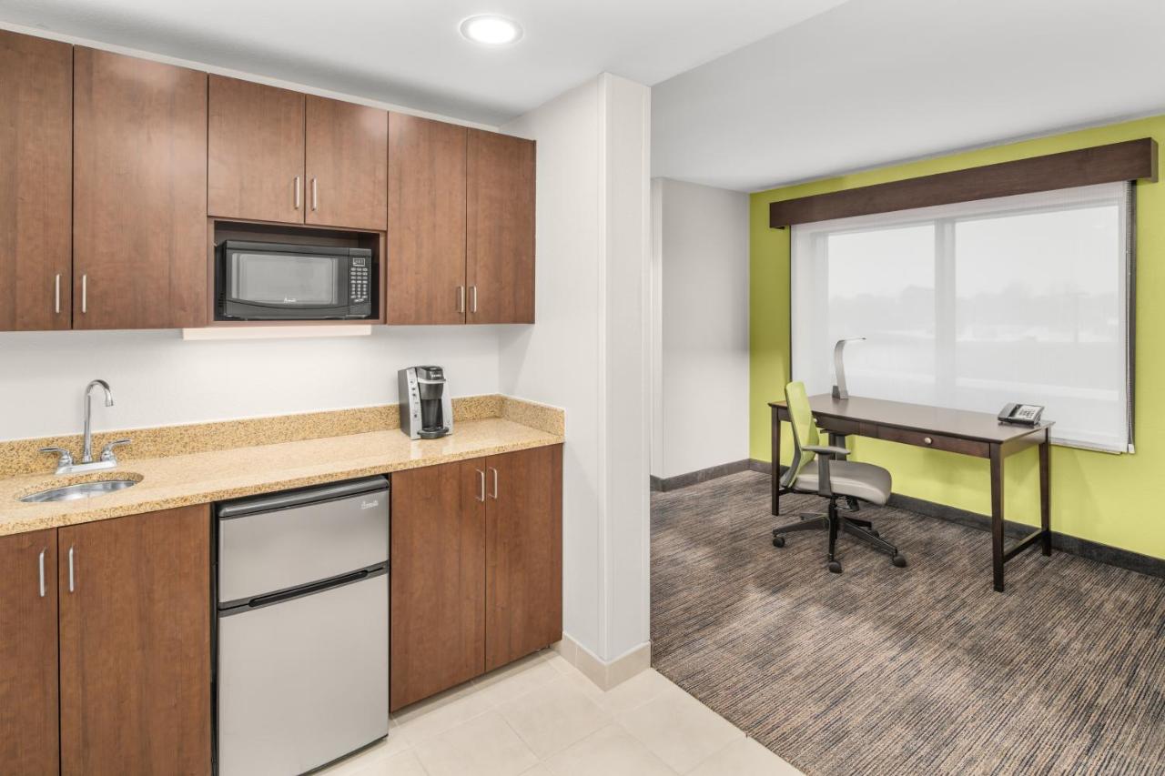 Executive King Suite - Non-Smoking at Holiday Inn Express & Suites Wilmington-Newark by IHG
