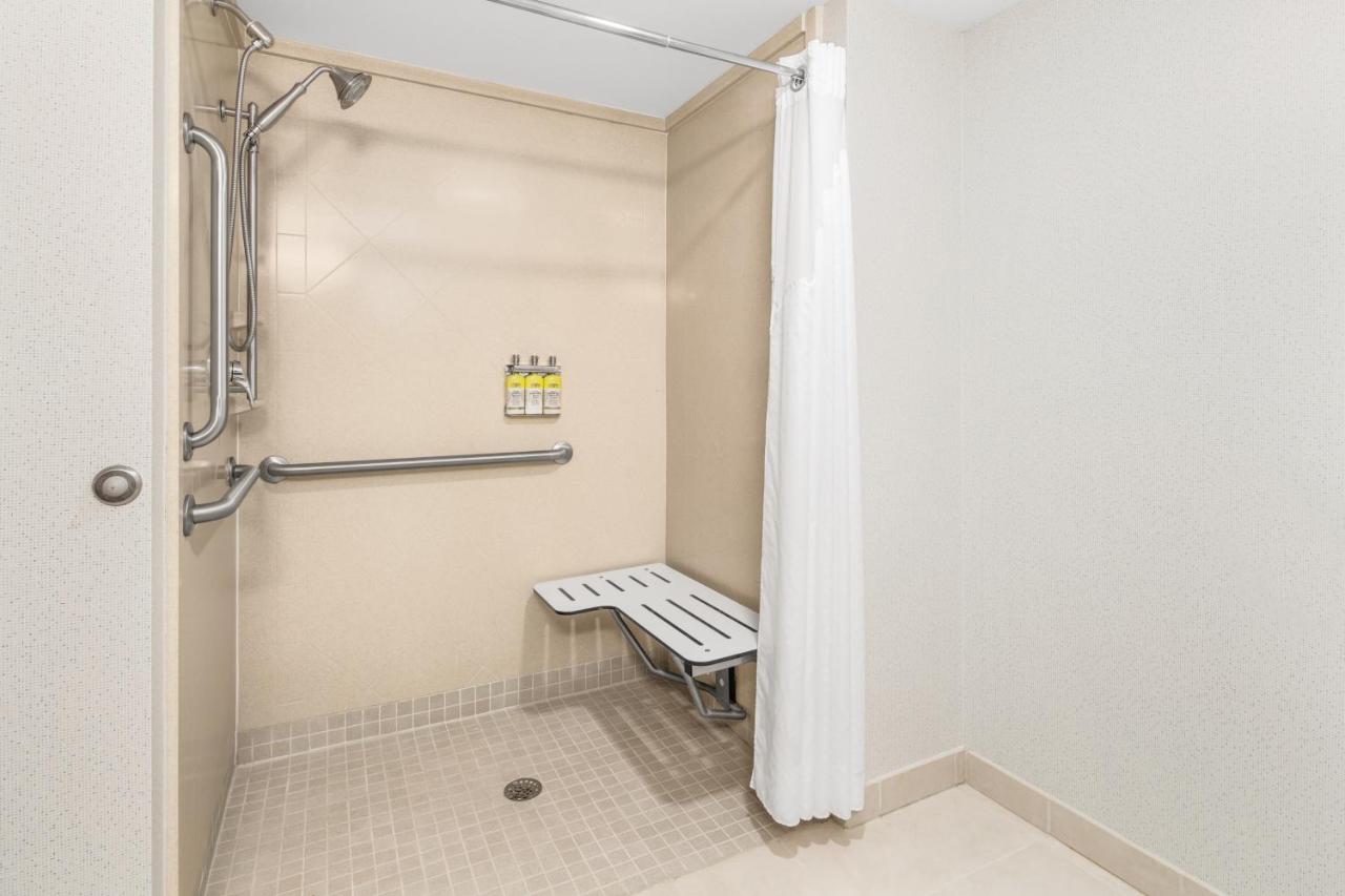 King Suite with Spa Bath - Non-Smoking at Holiday Inn Express & Suites Wilmington-Newark by IHG