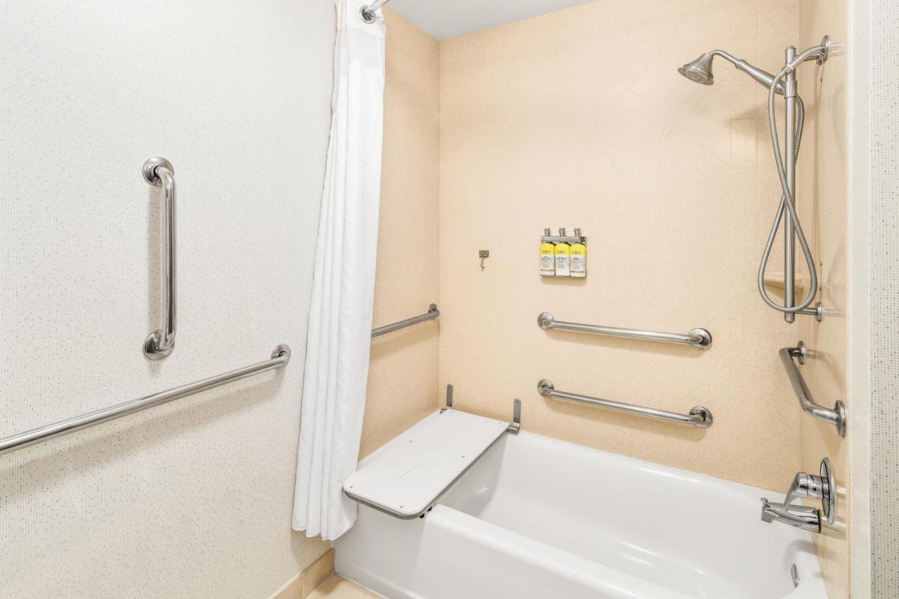 Suite - Hearing Accessible - Non-Smoking at Holiday Inn Express & Suites Wilmington-Newark by IHG