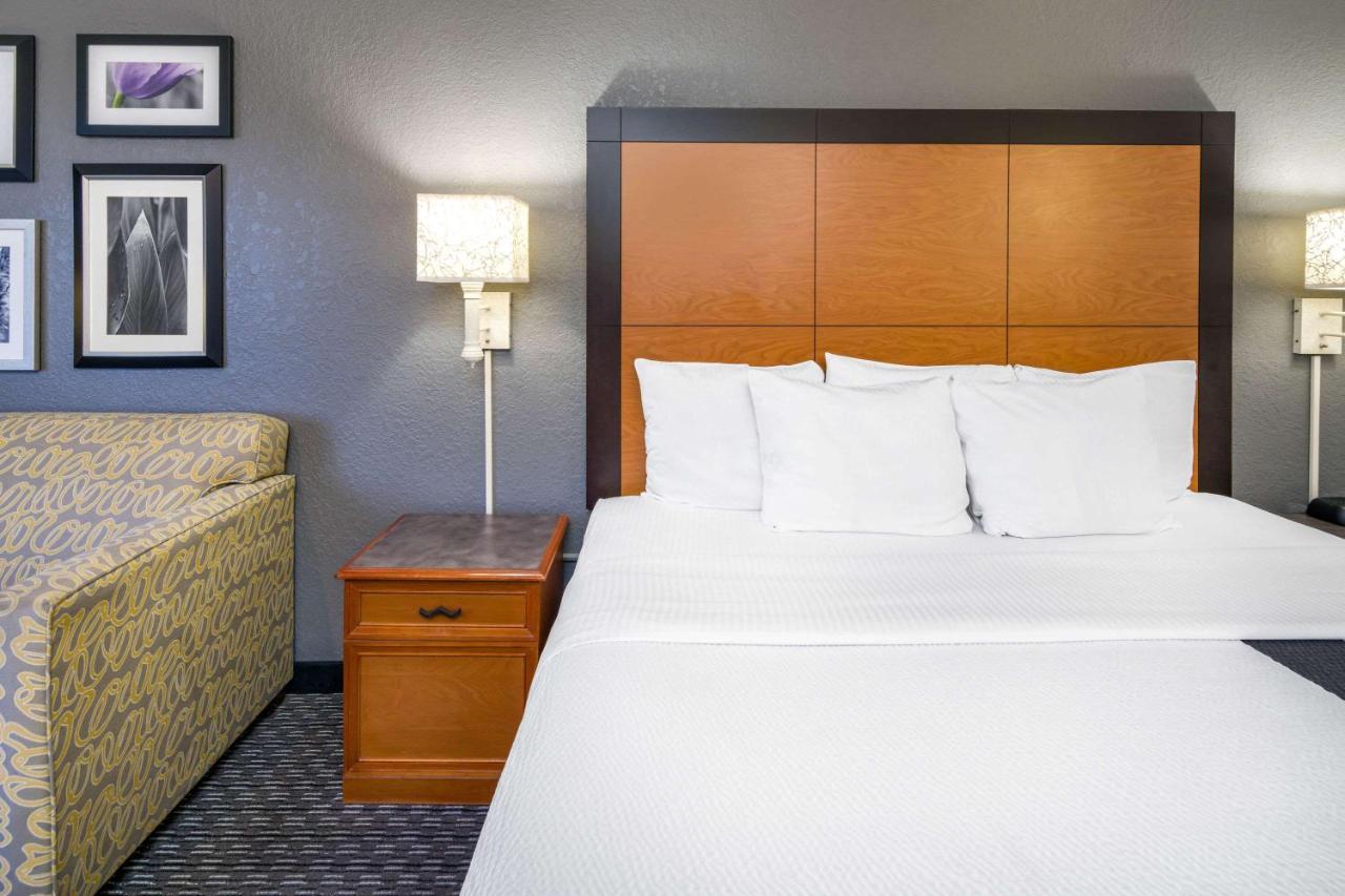 Executive King Room at La Quinta Inn & Suites by Wyndham Buena Park