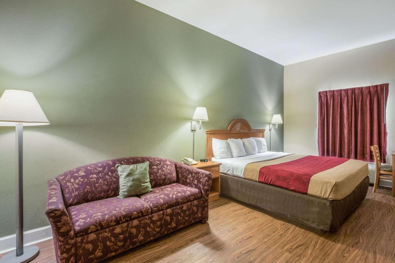 King Room - Disability Access at Econo Lodge Valdosta Mall Area