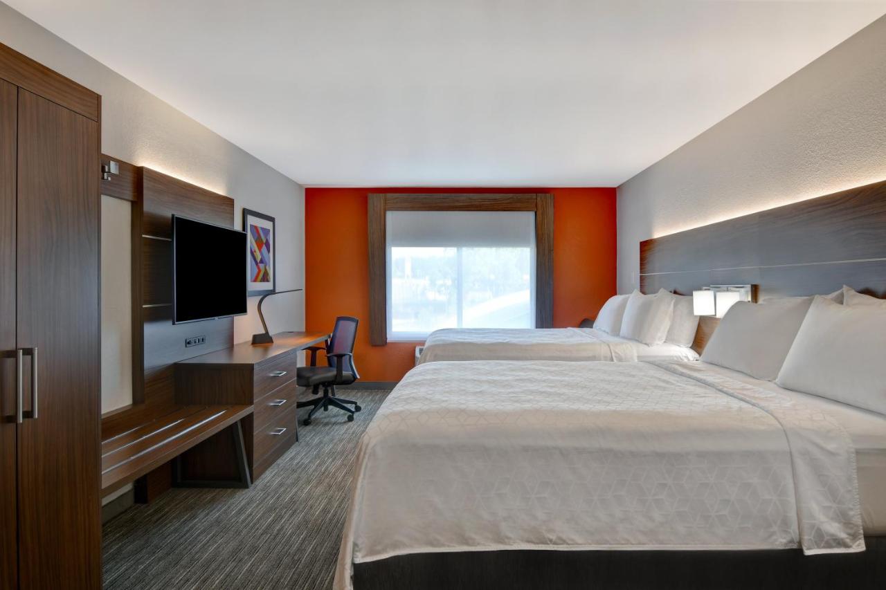 Queen Room with Two Queen Beds at Holiday Inn Express Hotel & Suites Anderson-I-85 by IHG