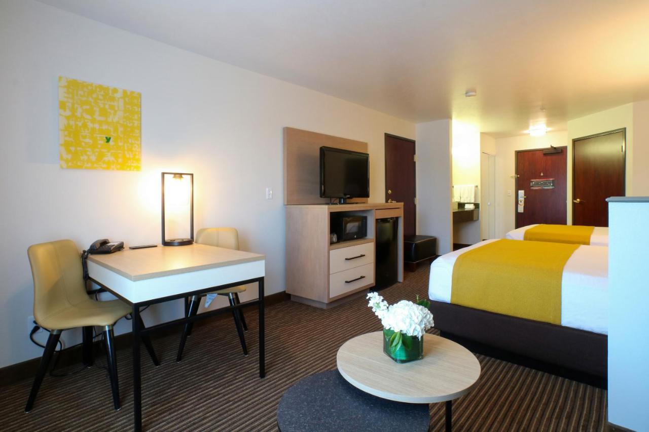 2 Queen Suite at Oxford Suites Spokane Valley