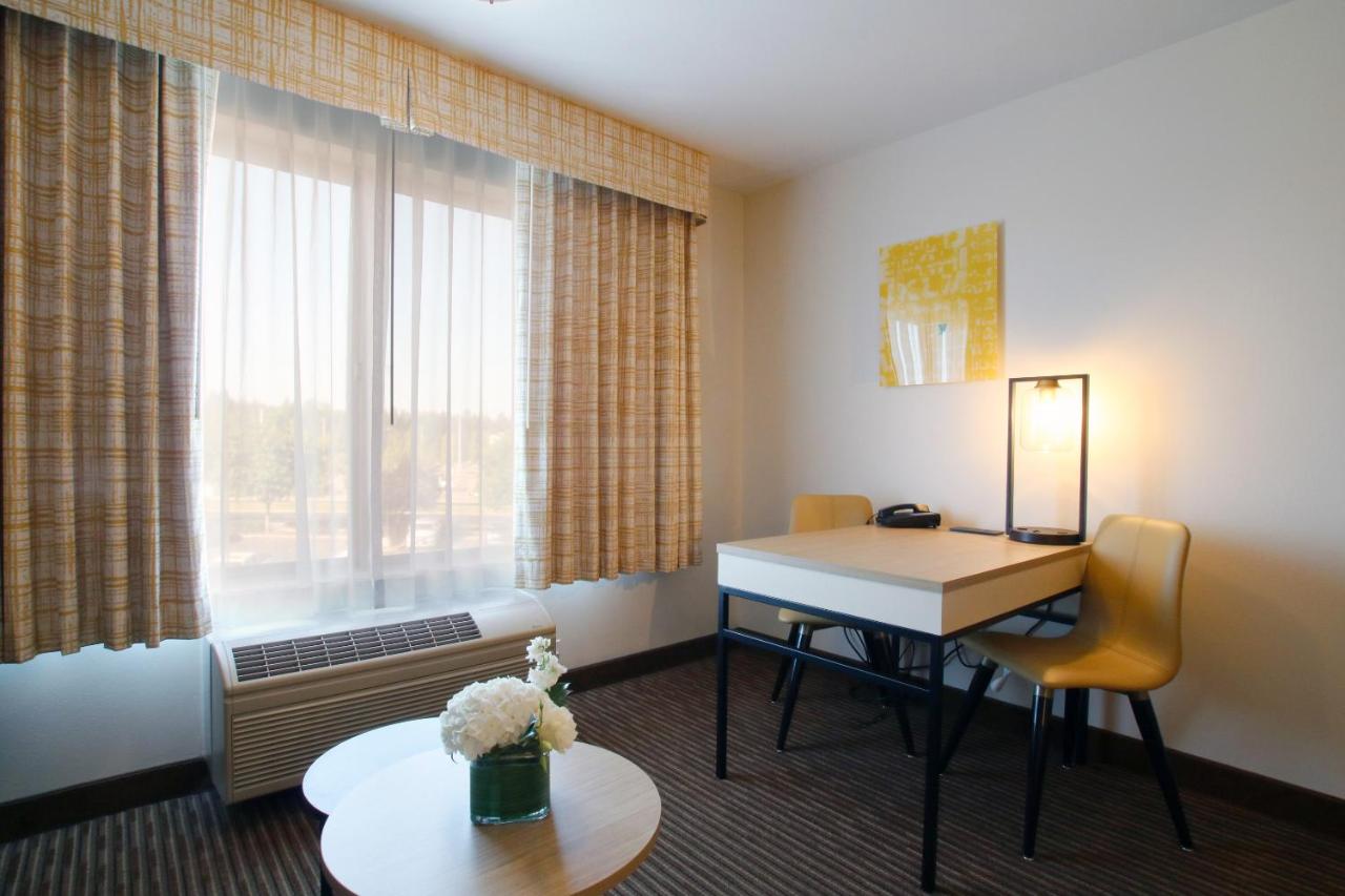 2 Queen Suite at Oxford Suites Spokane Valley
