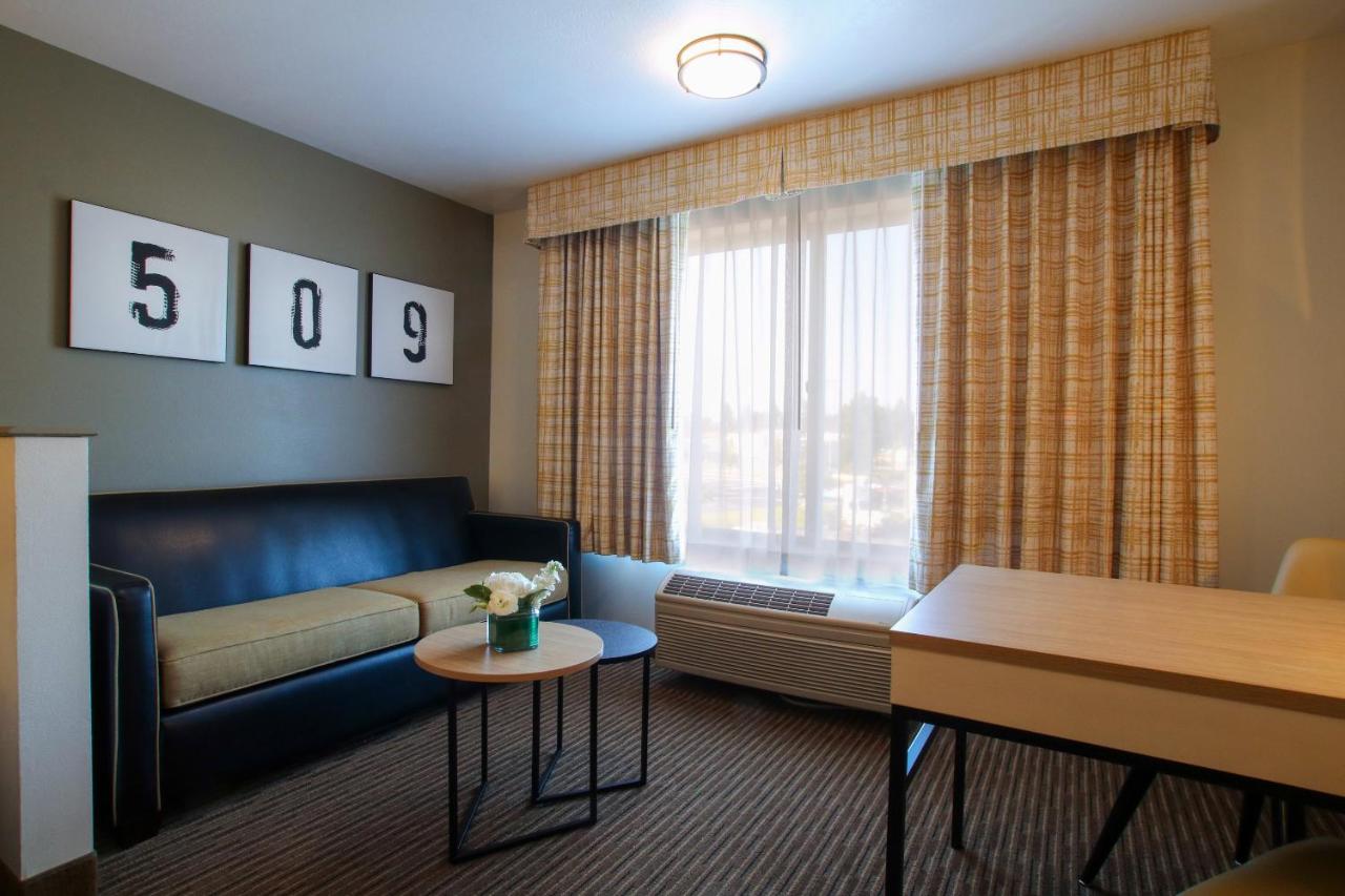 2 Queen Suite at Oxford Suites Spokane Valley