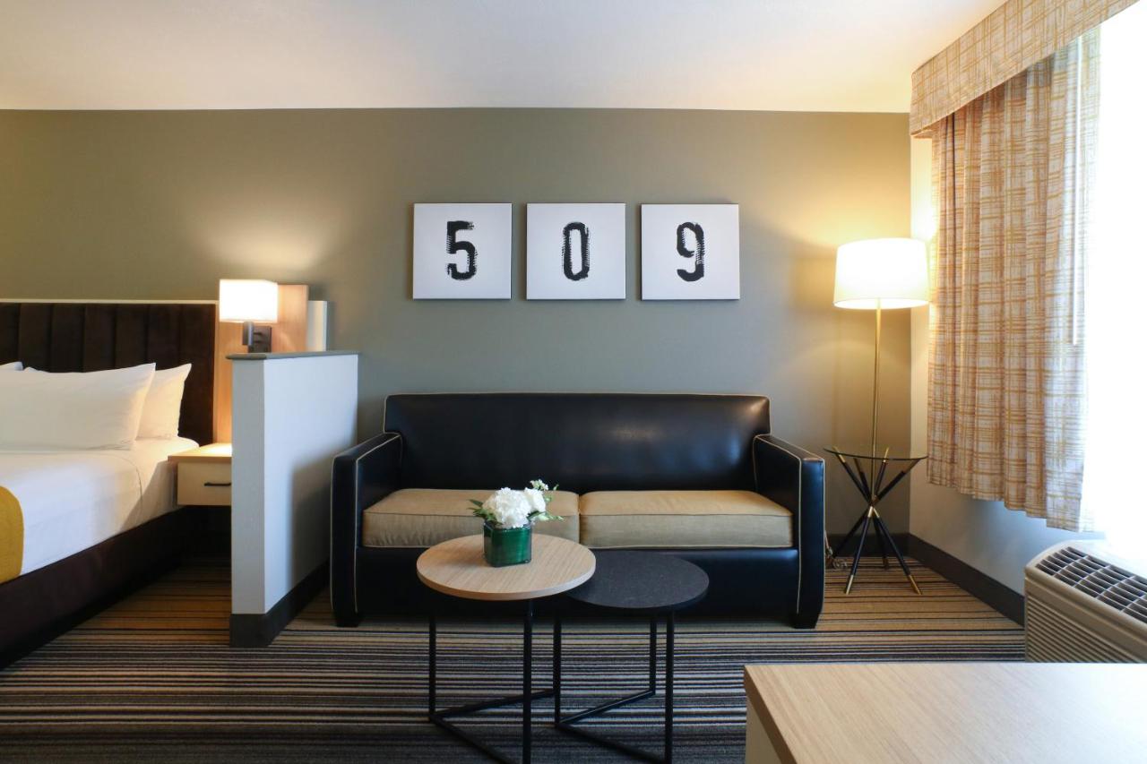 River View King Suite at Oxford Suites Spokane Valley