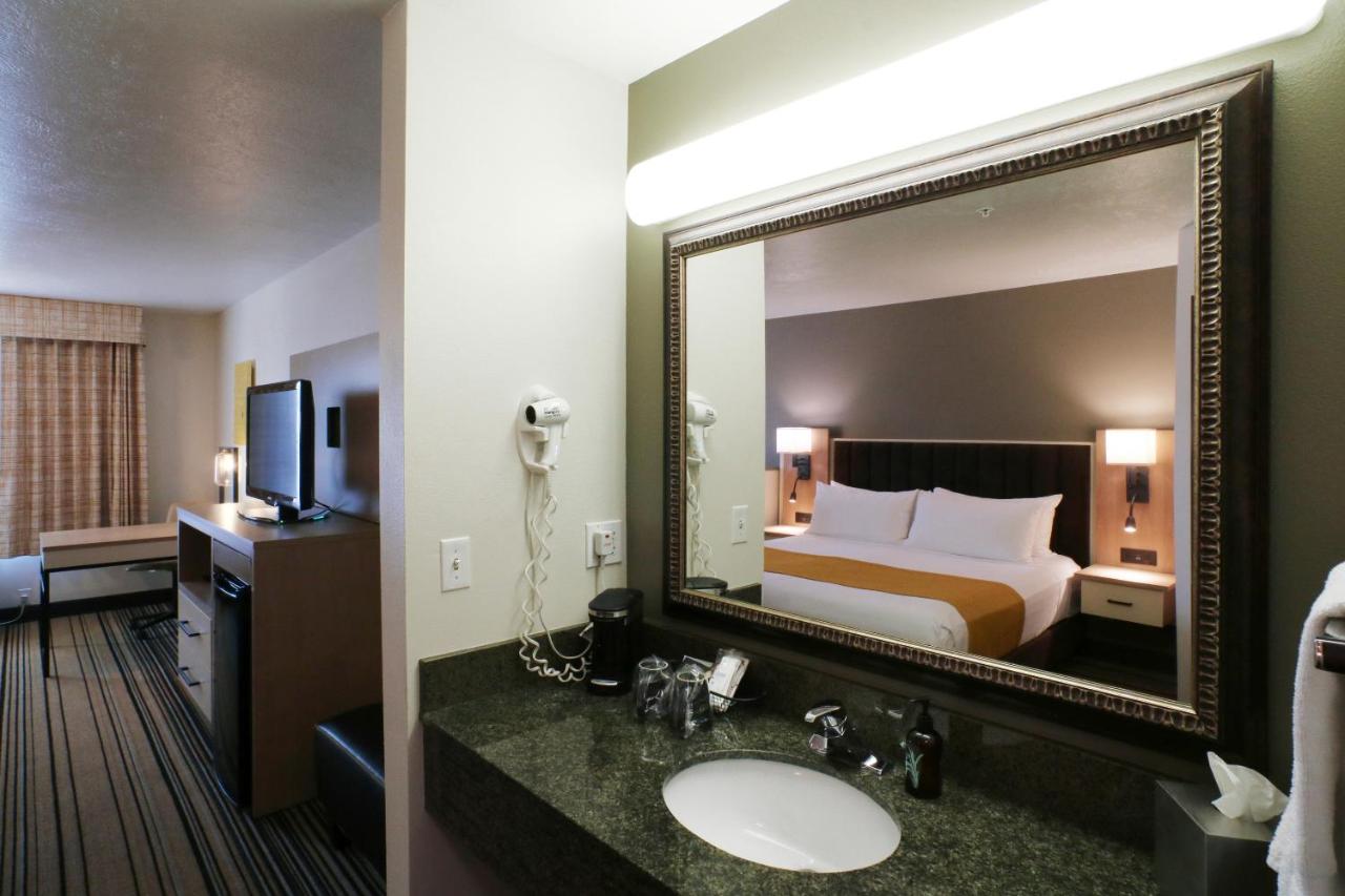 River View King Suite at Oxford Suites Spokane Valley