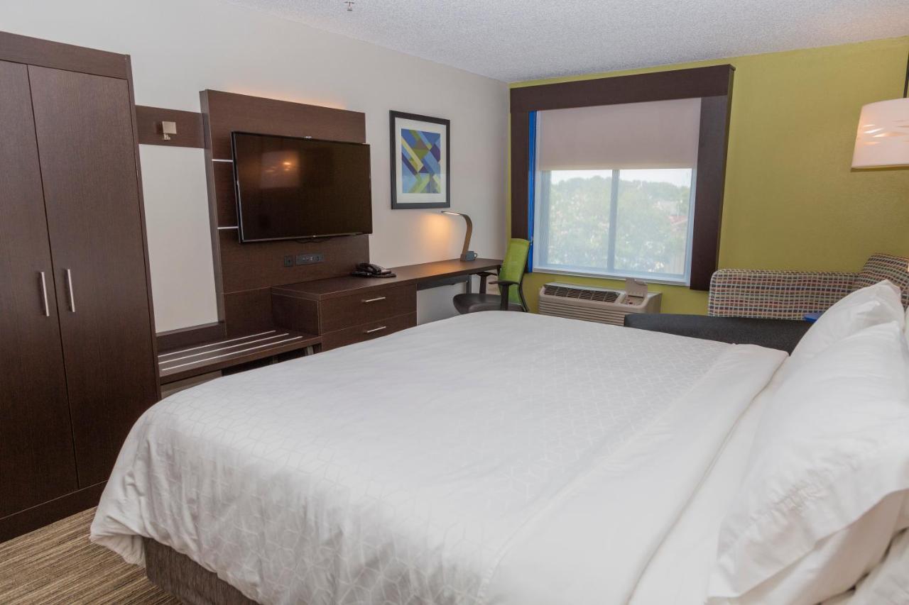 King Room - Non-Smoking at Holiday Inn Express Clayton by IHG