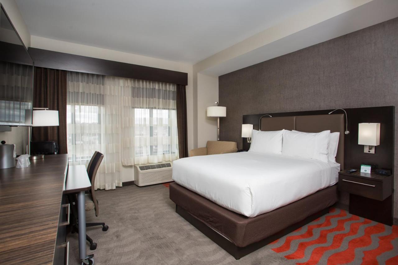 Queen Room - Non-Smoking at Holiday Inn Express Springfield Downtown, an IHG Hotel