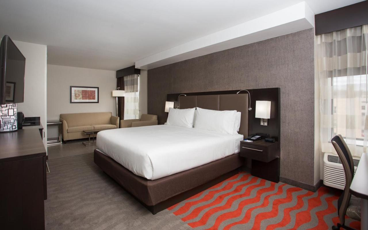 King Suite at Holiday Inn Express Springfield Downtown, an IHG Hotel
