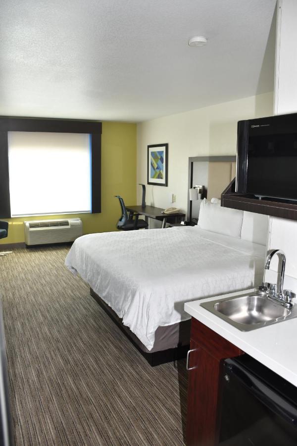 King Suite with Spa Bath - Non-Smoking at Holiday Inn Express & Suites Evanston by IHG