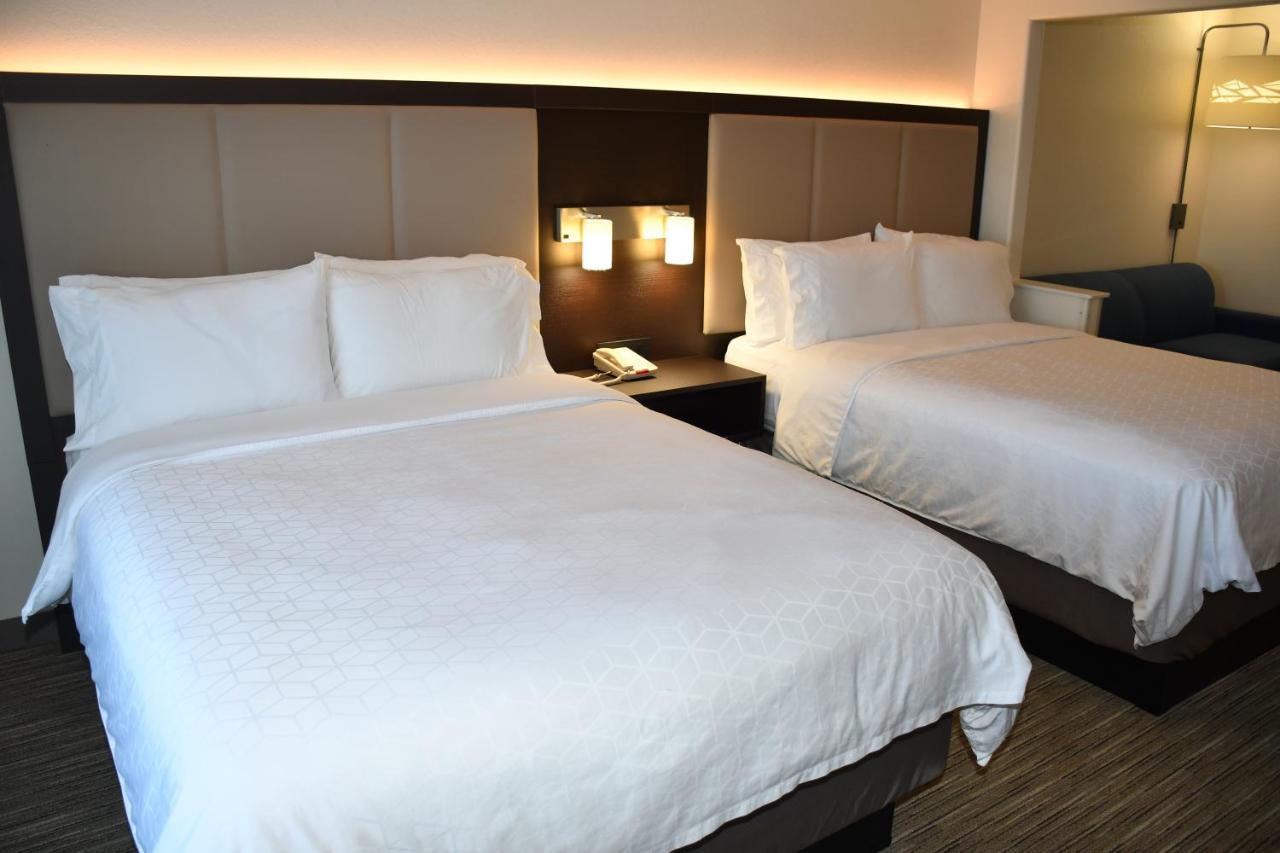 Deluxe Double or Twin Room at Holiday Inn Express & Suites Evanston by IHG