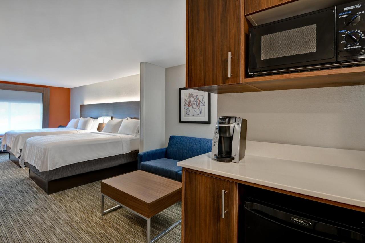 Queen Suite at Holiday Inn Express Hotel & Suites Anderson-I-85 by IHG