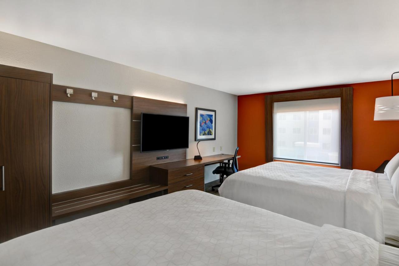 Queen Room with Two Queen Beds at Holiday Inn Express Hotel & Suites Anderson-I-85 by IHG