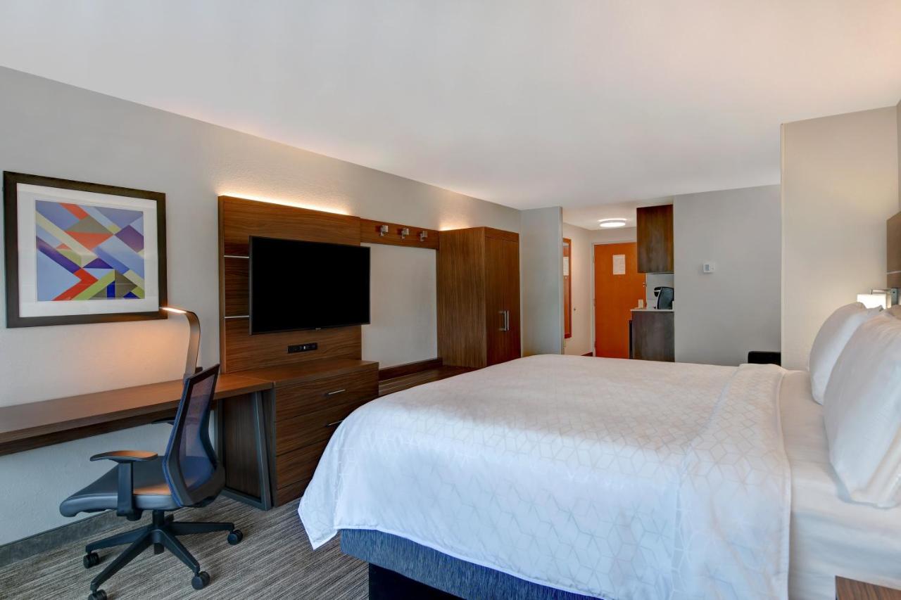 Deluxe King Suite at Holiday Inn Express Hotel & Suites Anderson-I-85 by IHG