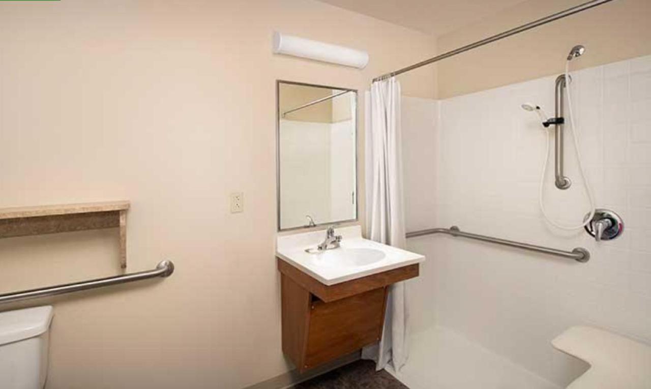 Queen Room with Roll-In Shower - Disability Access/Non-Smoking at WoodSpring Suites Allentown
