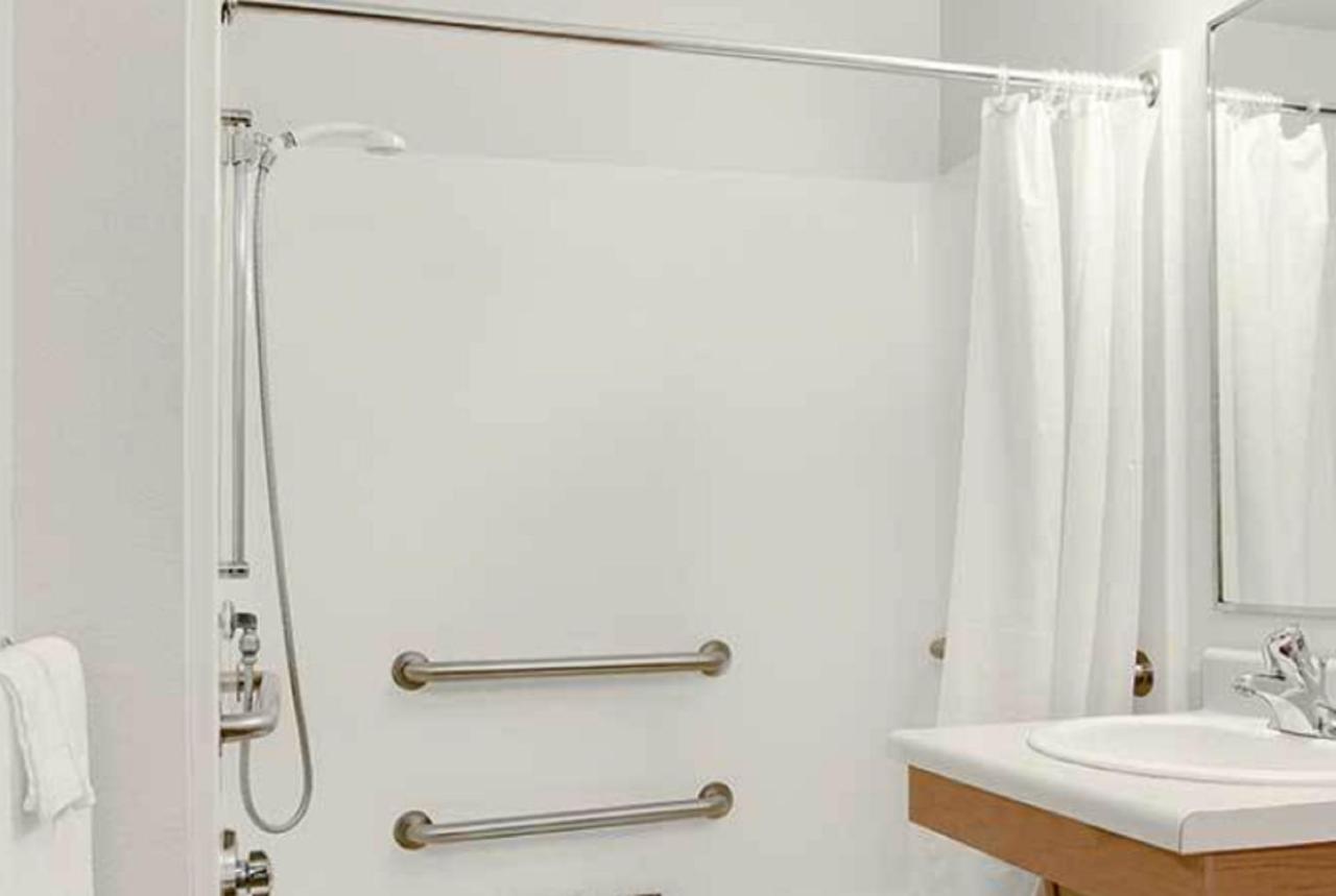 Queen Room with Tub - Disability Access/Non-Smoking at WoodSpring Suites Allentown