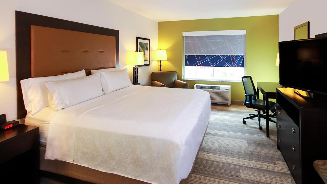 King Room - Mobility Access/Hearing Accessible at Holiday Inn Express & Suites Ironton by IHG