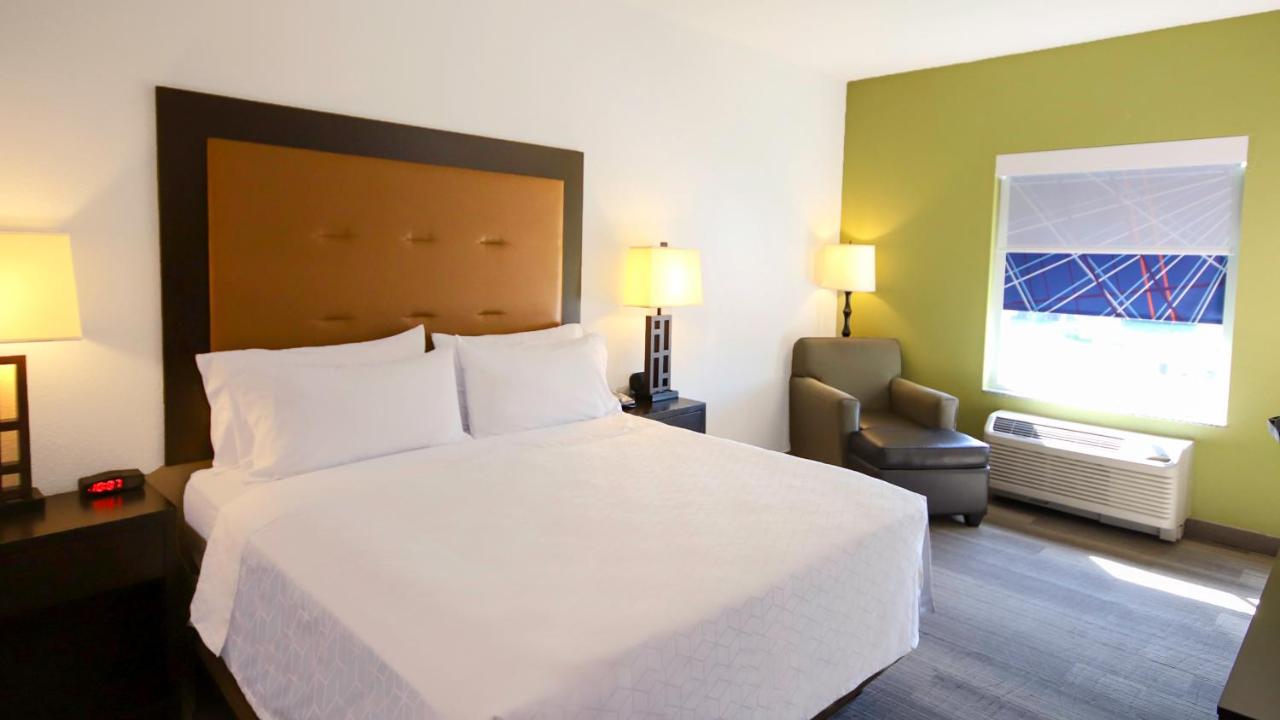 King Room - Mobility Access/Hearing Accessible at Holiday Inn Express & Suites Ironton by IHG