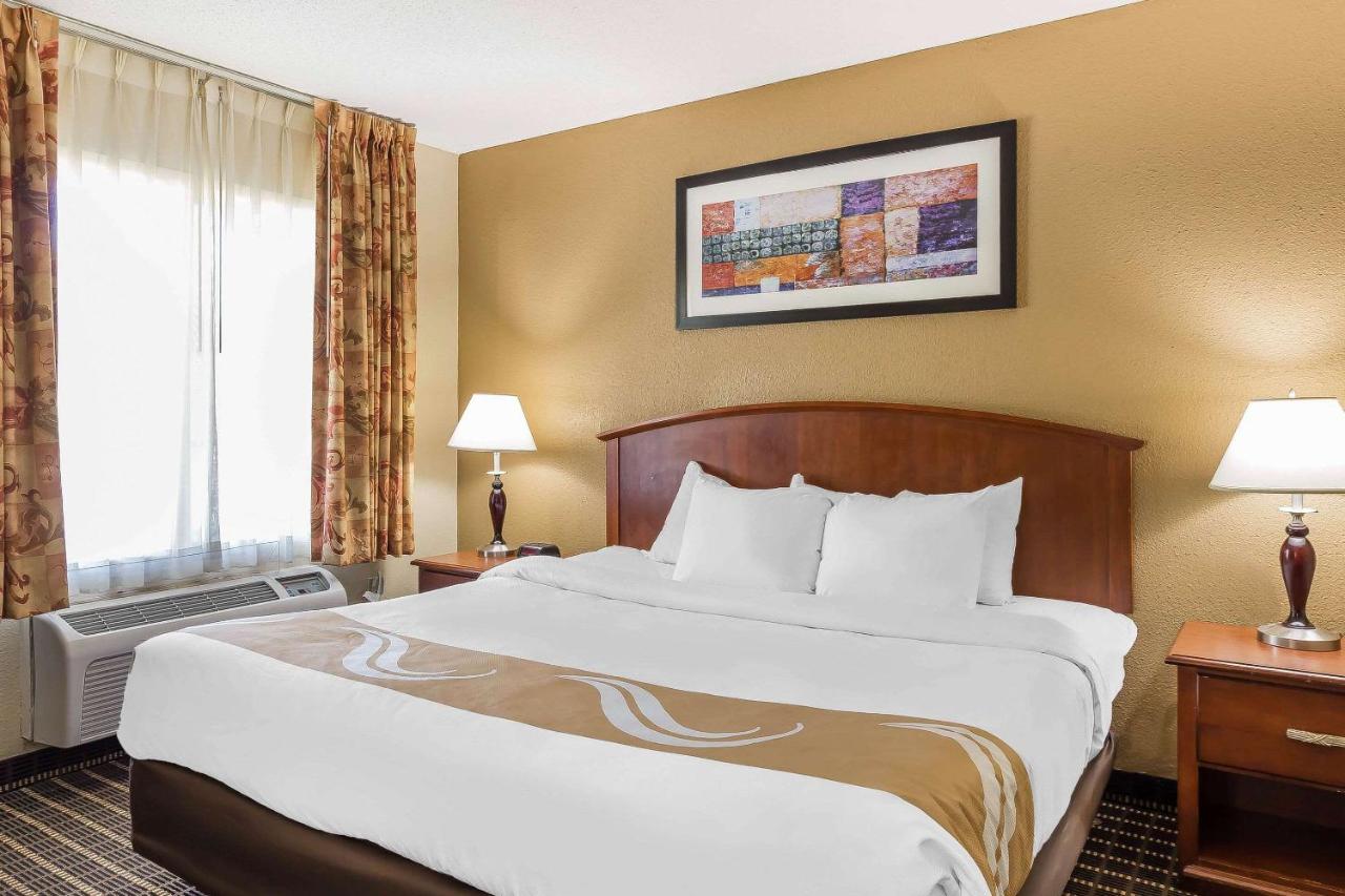 Standard King Room - Non-Smoking at Quality Inn & Suites Sevierville - Pigeon Forge