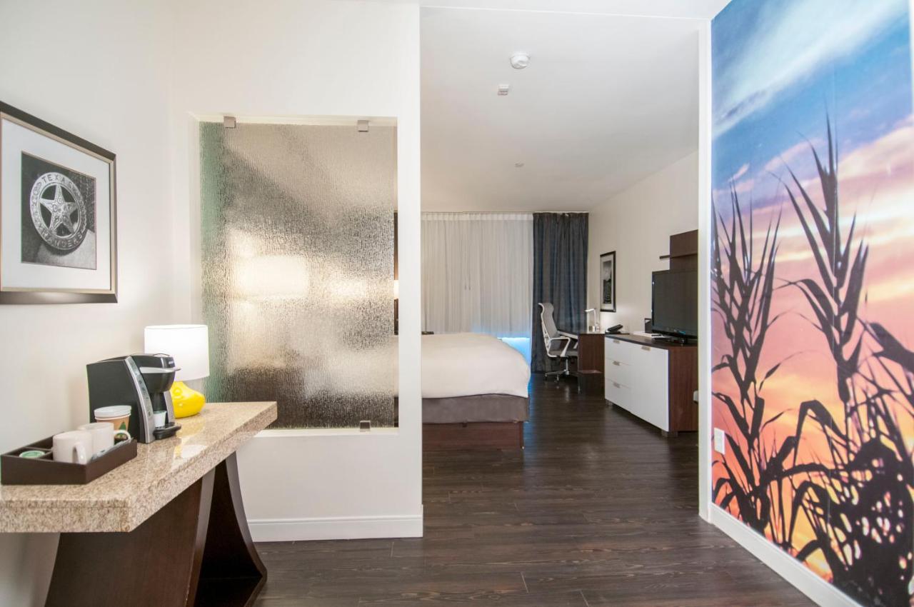 King Room with Mobilility Accessible Roll In Shower - Non-Smoking at Hotel Indigo WACO - BAYLOR, an IHG Hotel