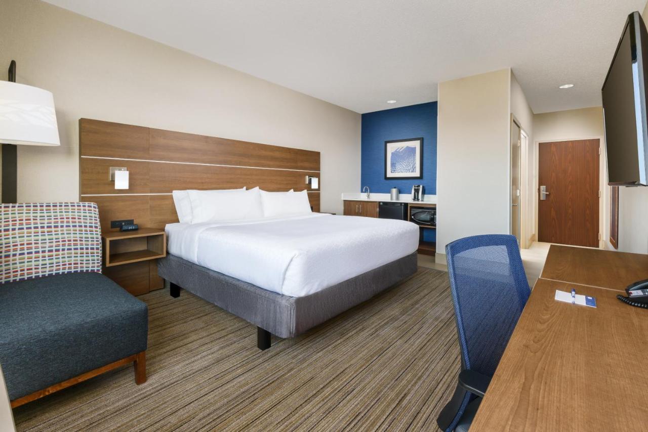 King Room with View - Non-Smoking at Holiday Inn Express Boston by IHG