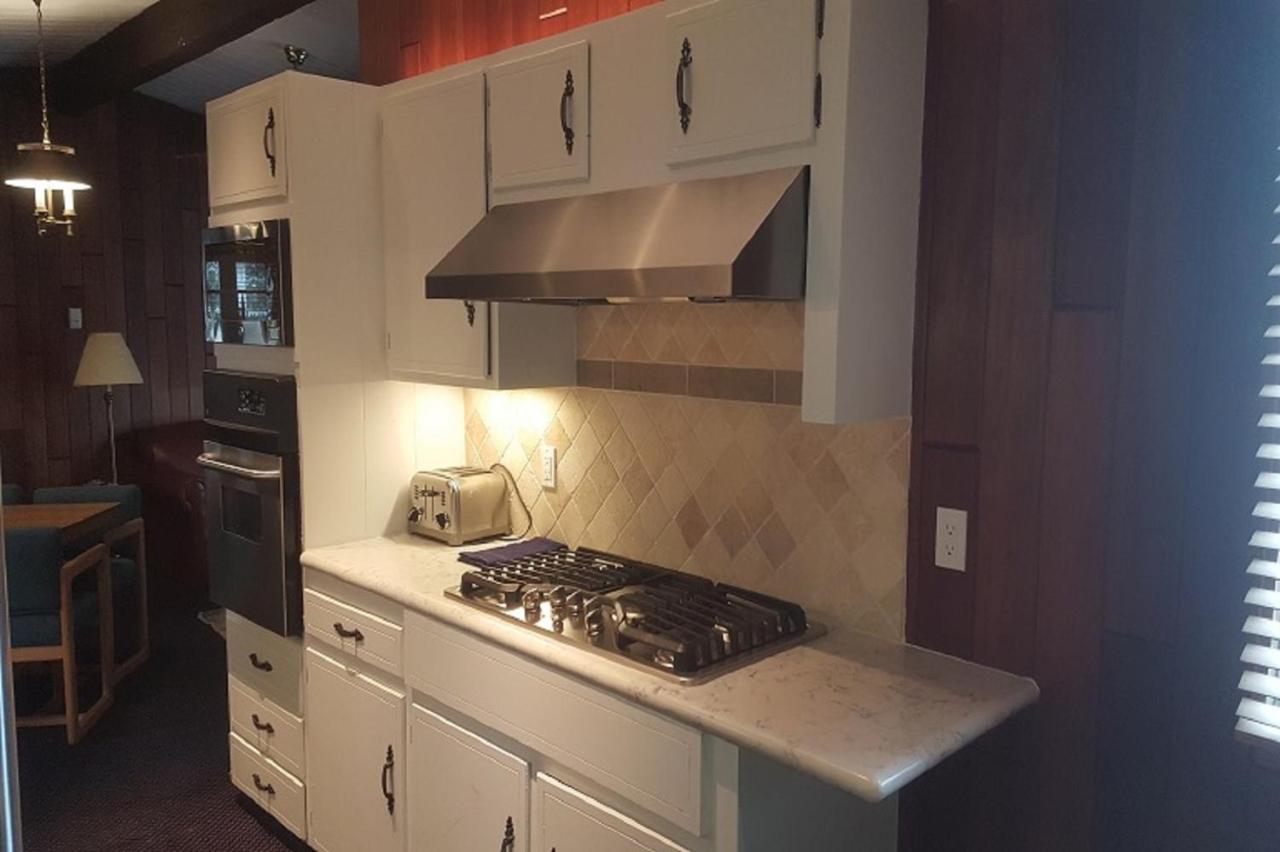 Two-Bedroom Condo With Bathroom at St. Moritz Lodge & Condominiums