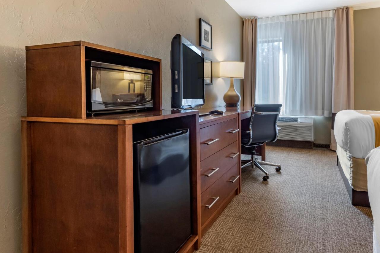 Queen Room with Two Queen Beds - Non-Smoking at Quality Inn Dover