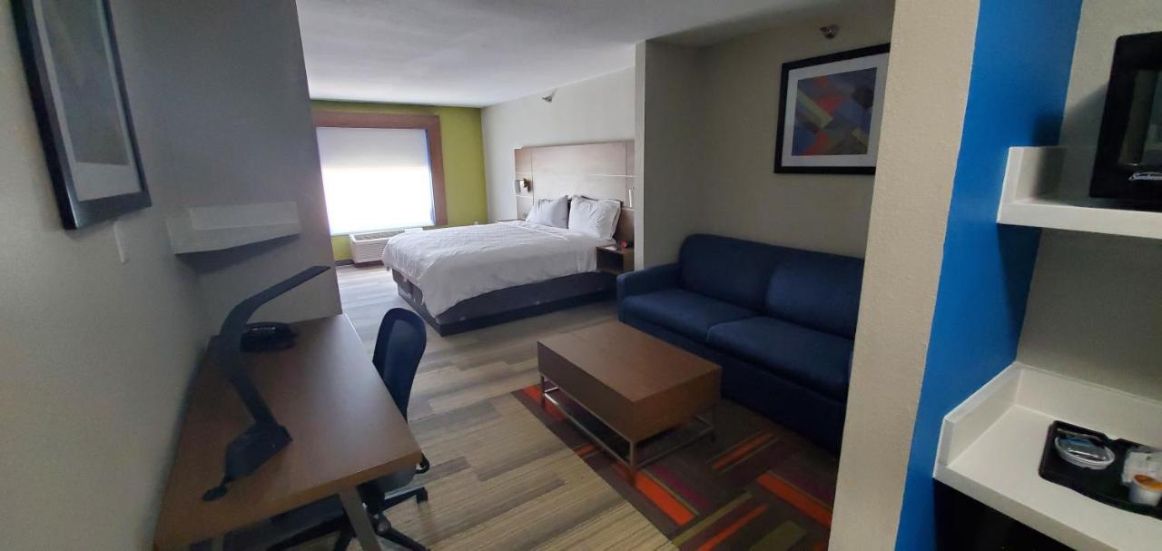King Suite - Non-Smoking at Holiday Inn Express Hotel and Suites Kinston by IHG