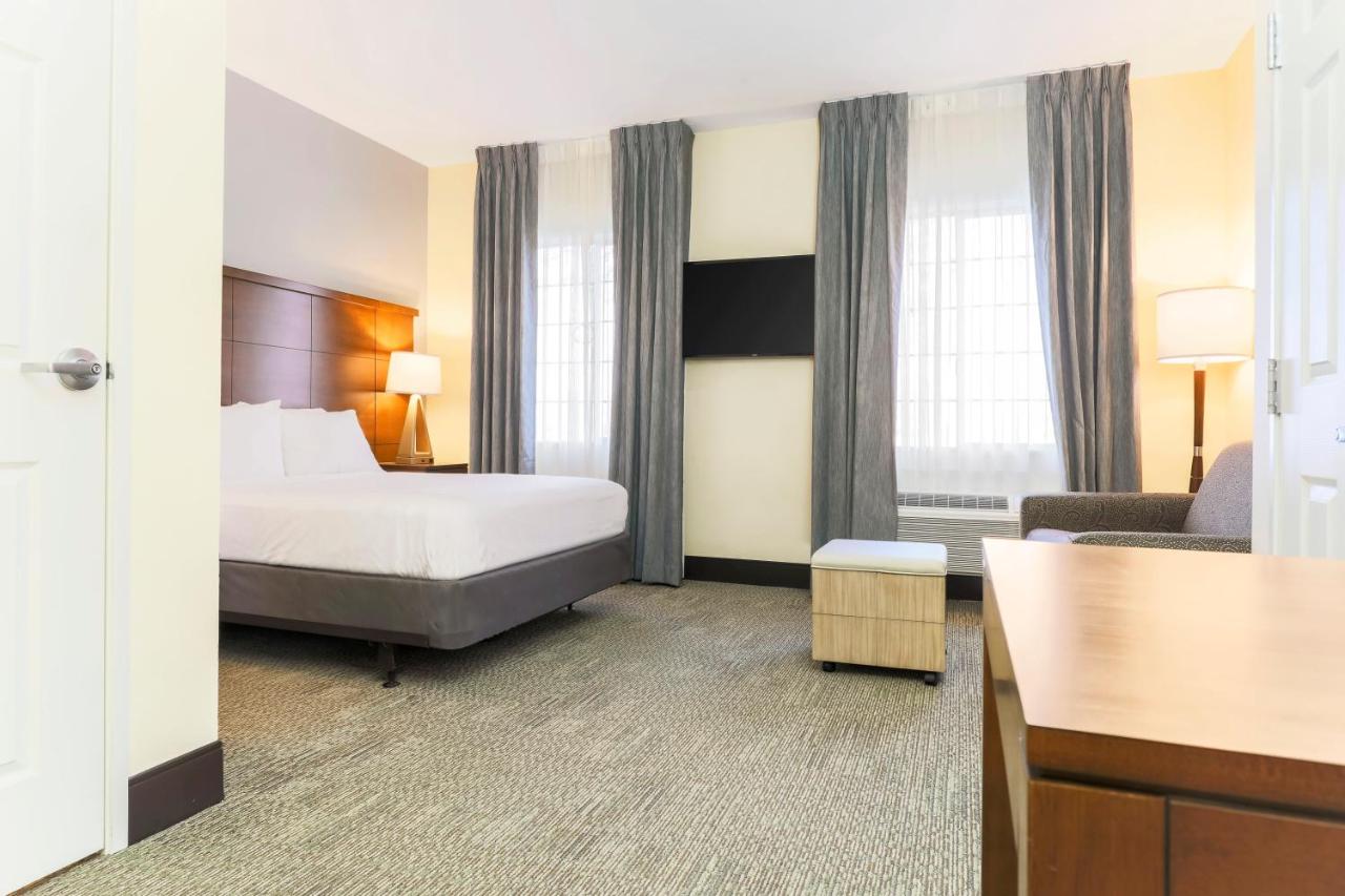Studio Queen Suite with Mobility Accessible Tub at Staybridge Suites Reno by IHG