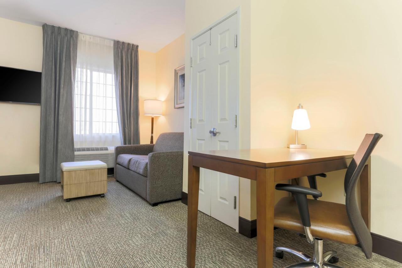 Studio Queen Suite with Mobility Accessible Tub at Staybridge Suites Reno by IHG