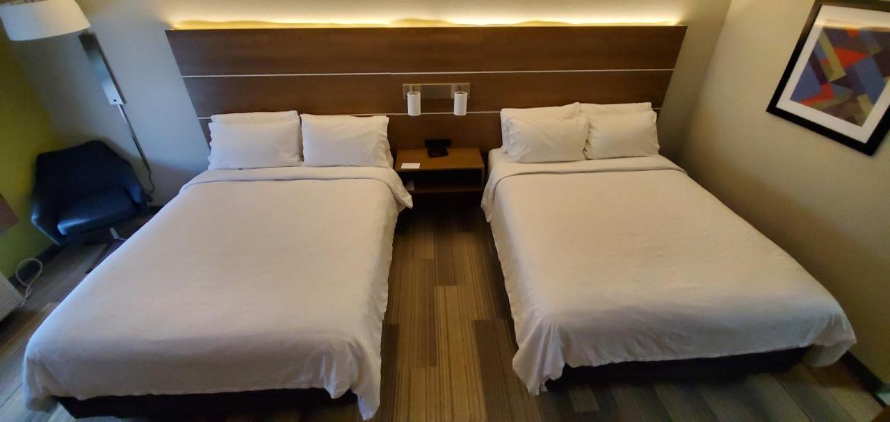 Queen Room with Two Queen Beds - Non-Smoking at Holiday Inn Express Hotel and Suites Kinston by IHG
