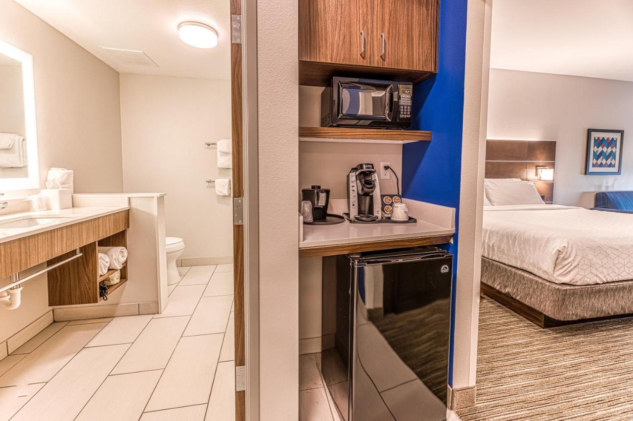 King Suite - Non-Smoking at Holiday Inn Express & Suites Rantoul by IHG