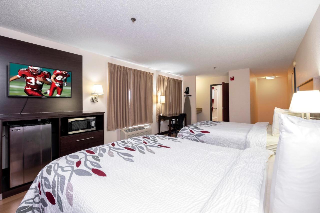 Deluxe Queen Room with Two Queen Beds - Disability Access/Smoking at Red Roof Inn & Suites Dover Downtown