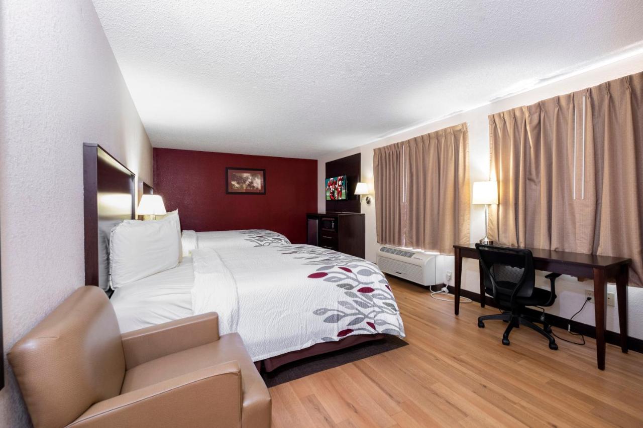 Deluxe Queen Room with Two Queen Beds - Disability Access/Smoking at Red Roof Inn & Suites Dover Downtown