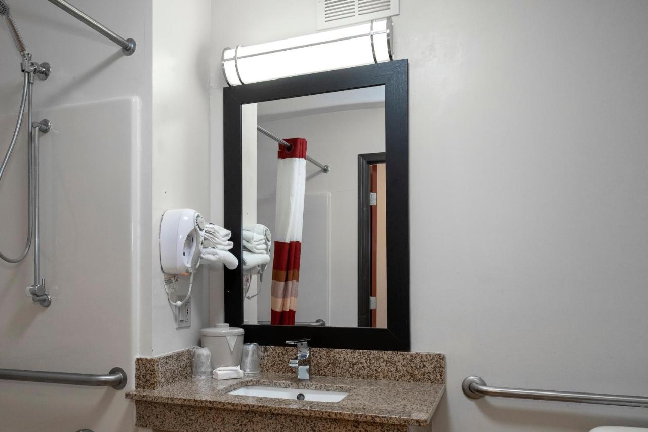 Suite King Room - Disability Access/Non-Smoking at Red Roof Inn & Suites Dover Downtown