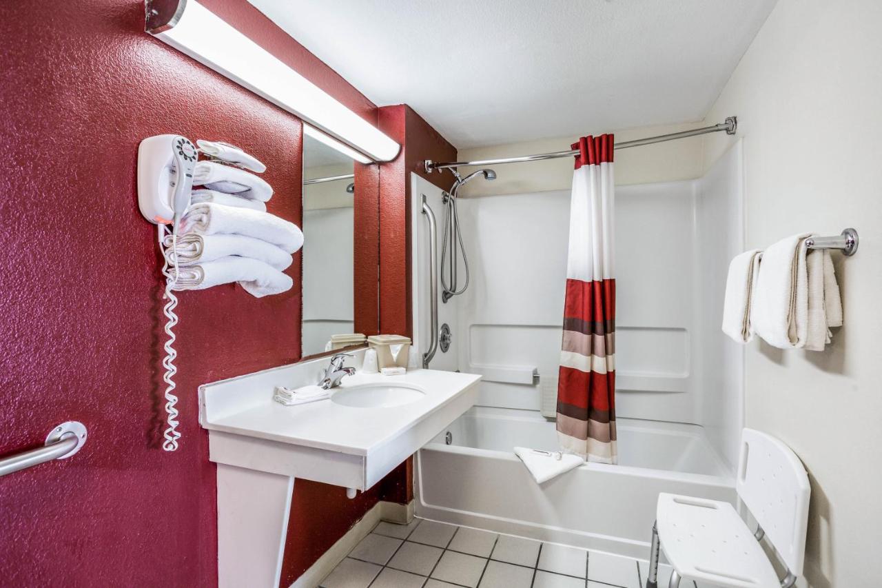 Deluxe Queen Room - Disability Access/Smoke Free at Red Roof Inn Gallup