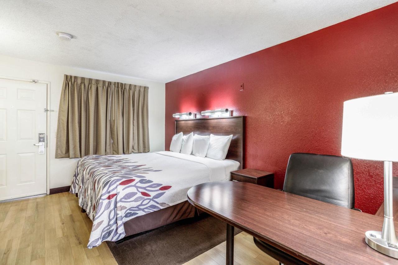 Superior King Room - Smoke Free at Red Roof Inn Gallup