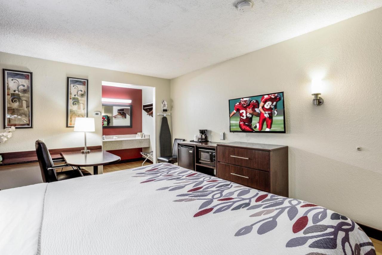 Superior King Room - Smoke Free at Red Roof Inn Gallup