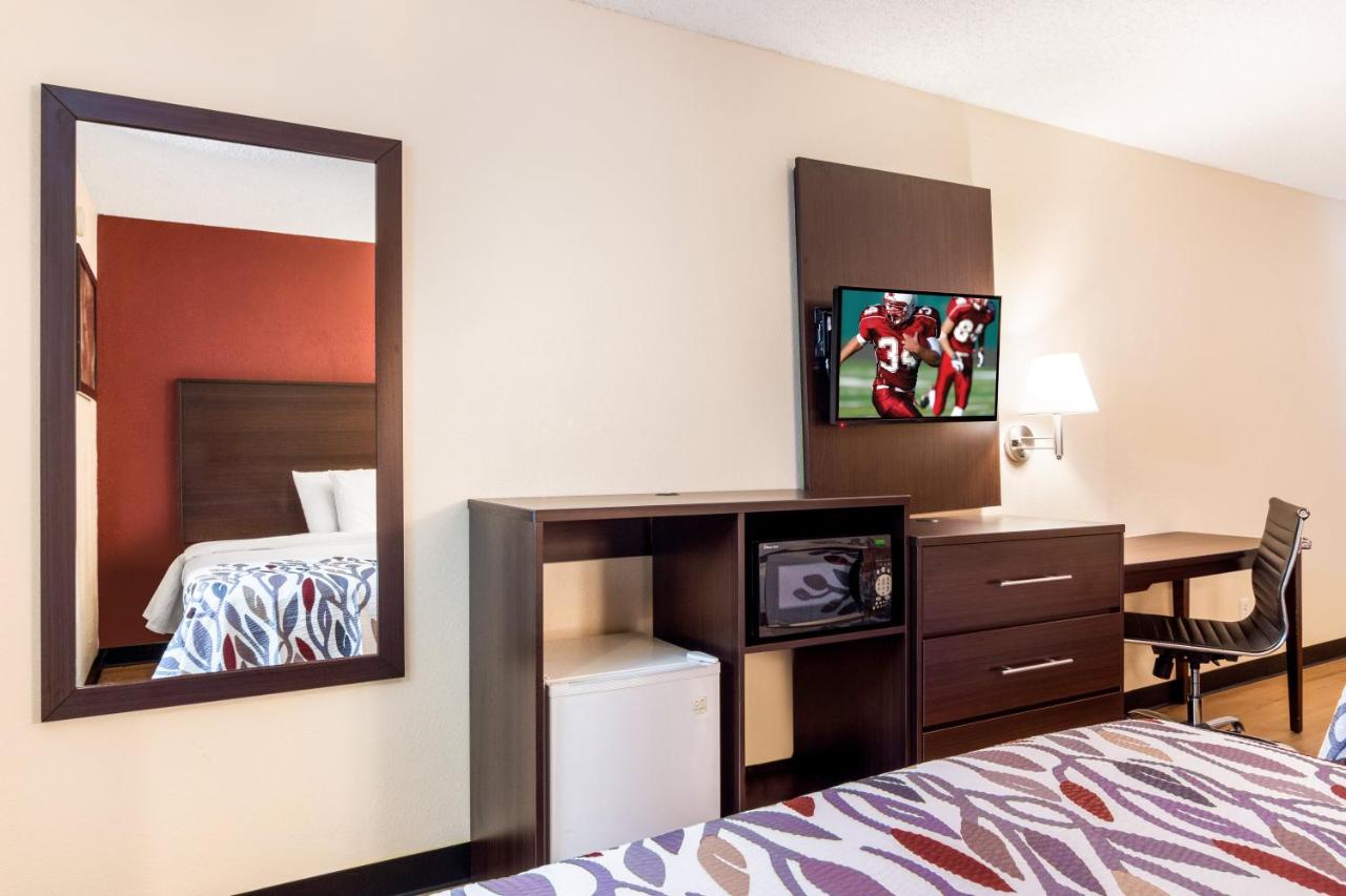 Deluxe Room with Two Double Beds Disability Access Non-Smoking at Red Roof Inn Acworth - Emerson/ LakePoint South