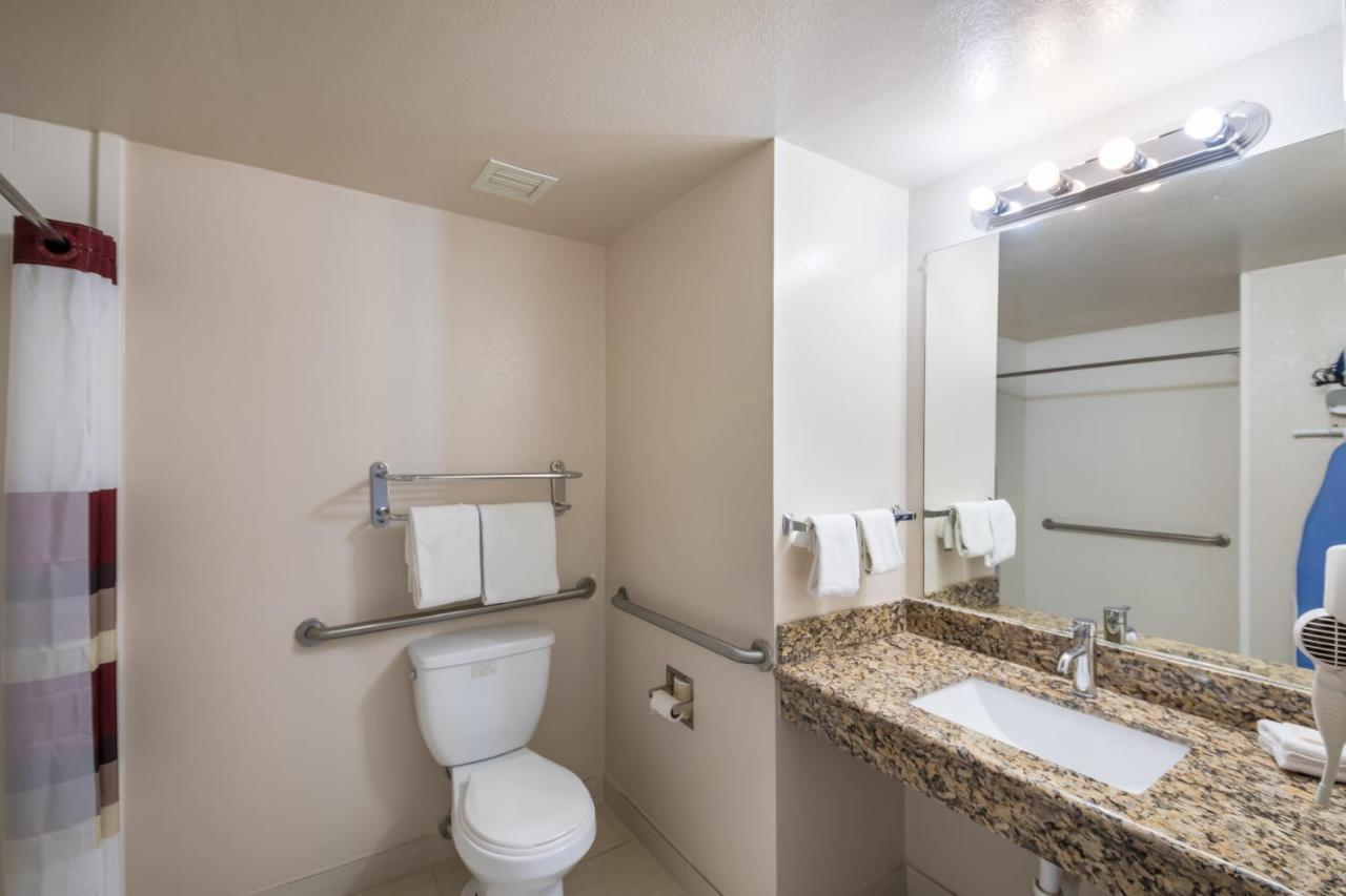Superior King Room Disability Access/Roll-In Shower Non Smoking at Red Roof Inn & Suites Austin East - Manor