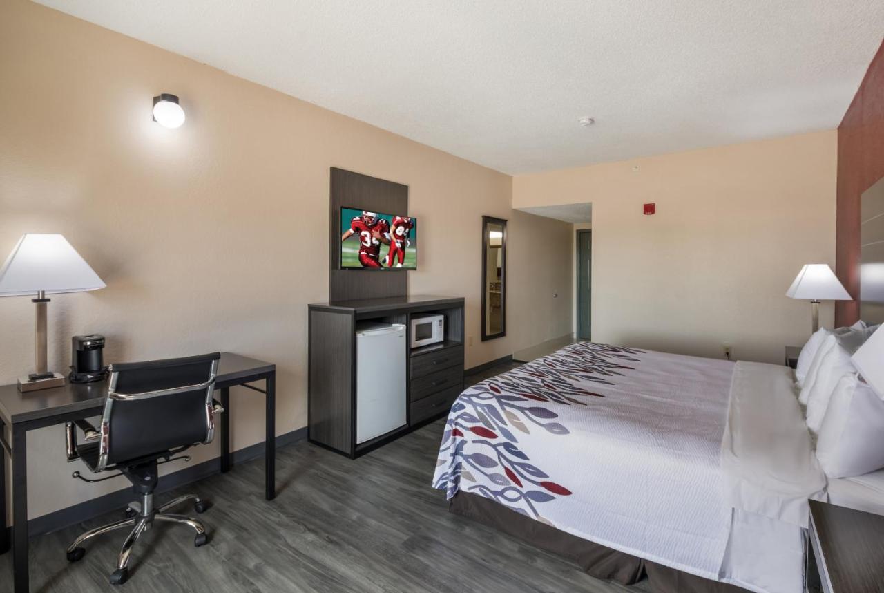 Superior King Room – Non Smoking at Red Roof Inn & Suites Austin East - Manor