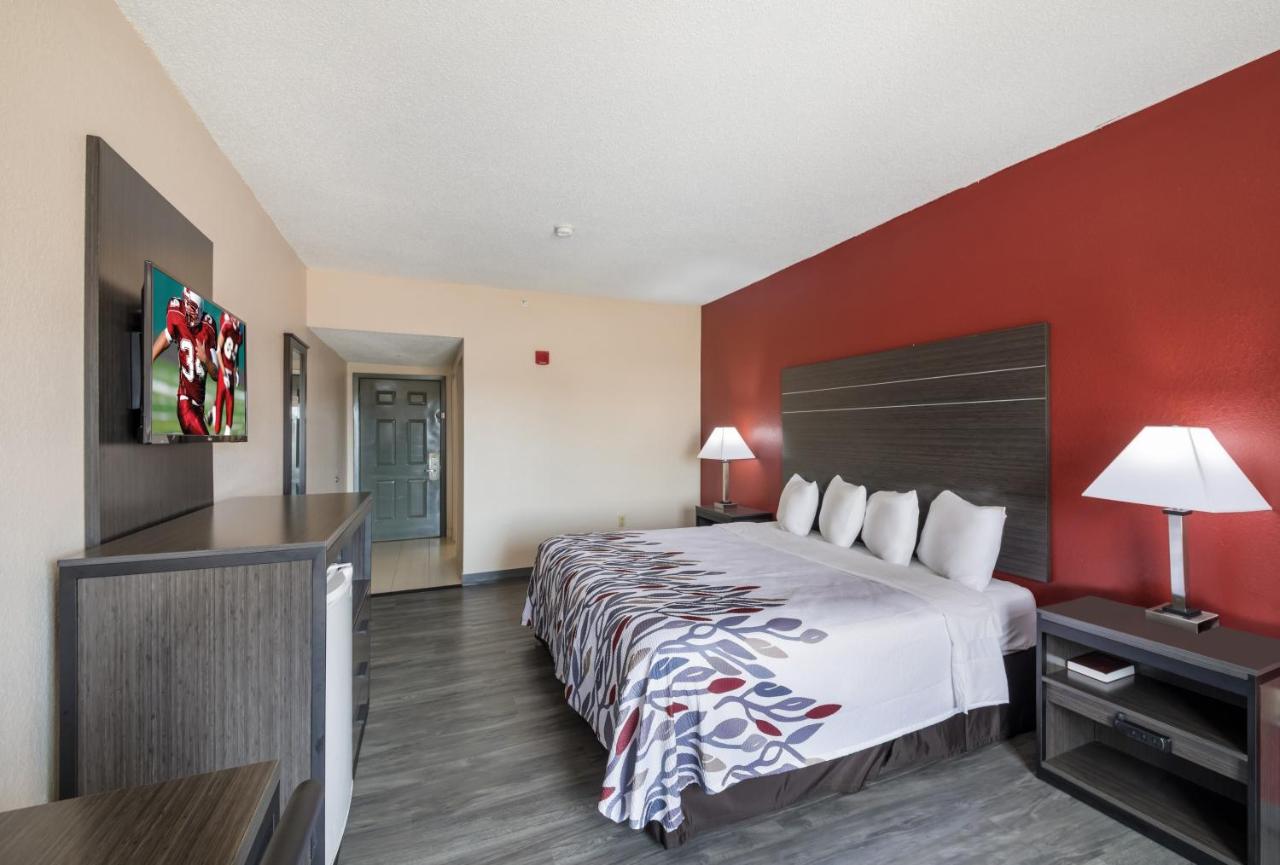 Superior King Room – Non Smoking at Red Roof Inn & Suites Austin East - Manor
