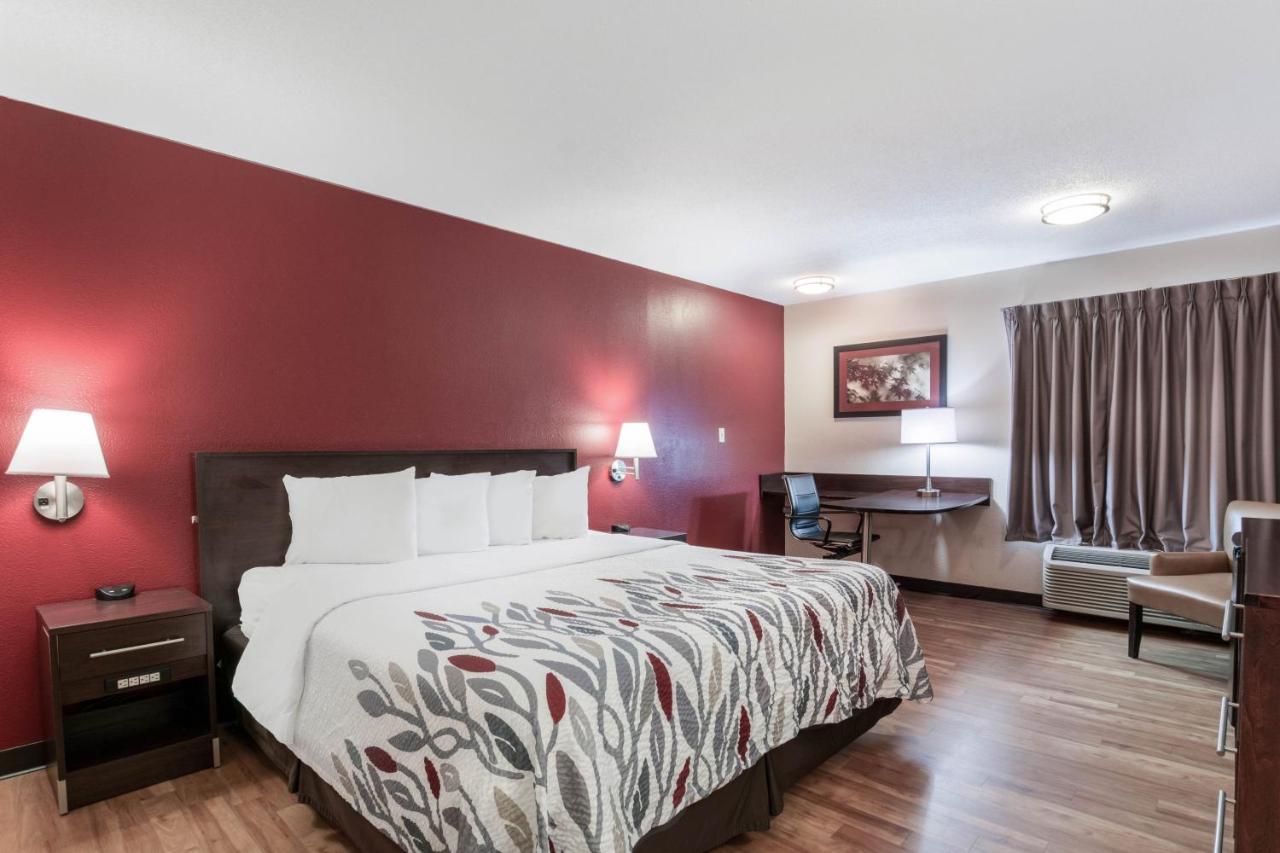 Superior King Room Non-Smoking at Red Roof Inn Richmond, KY